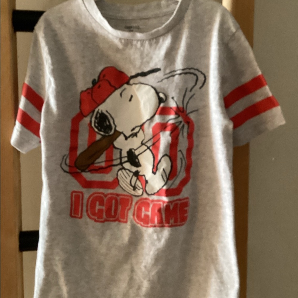 GAP Gray Tee with Red Graphic